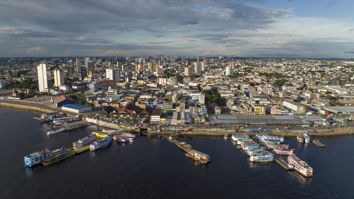Vista de Manaus (AM), contexto urbano de marketing para desentupidoras em Manaus