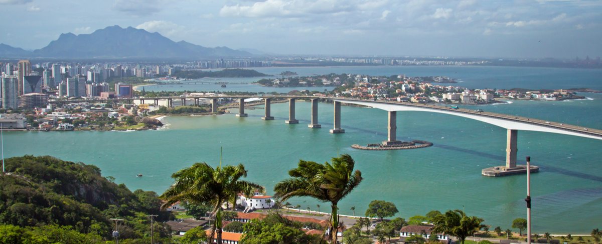 Vista de Vitória (ES), contexto urbano de marketing para desentupidoras em Vitória