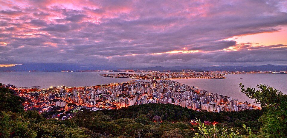 Vista de Florianópolis (SC), contexto urbano de marketing para desentupidoras em Florianópolis