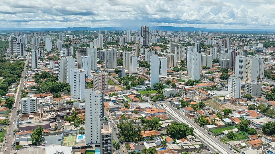 Vista de Cuiabá (MT), contexto urbano de marketing para desentupidoras em Cuiabá